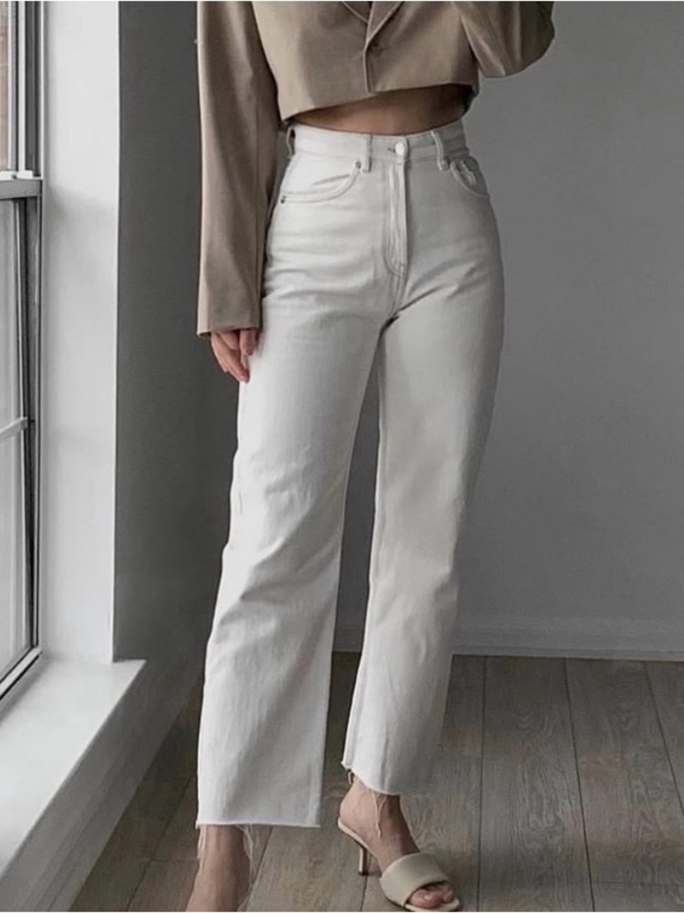 Zara Straight Ankle High Waist Jeans in Cream / Ecru Raw Hem Size 4
